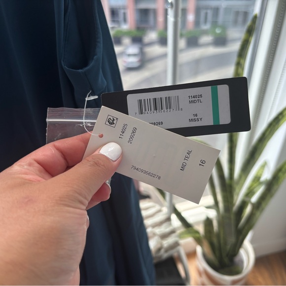 NWT SLNY Navy Dress with Embellished Neckline Size 16 - Picture 3 of 4